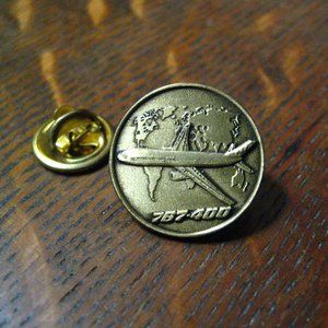 ✈️ Boeing Company 767-400 Airplane Vintage Lapel Pin